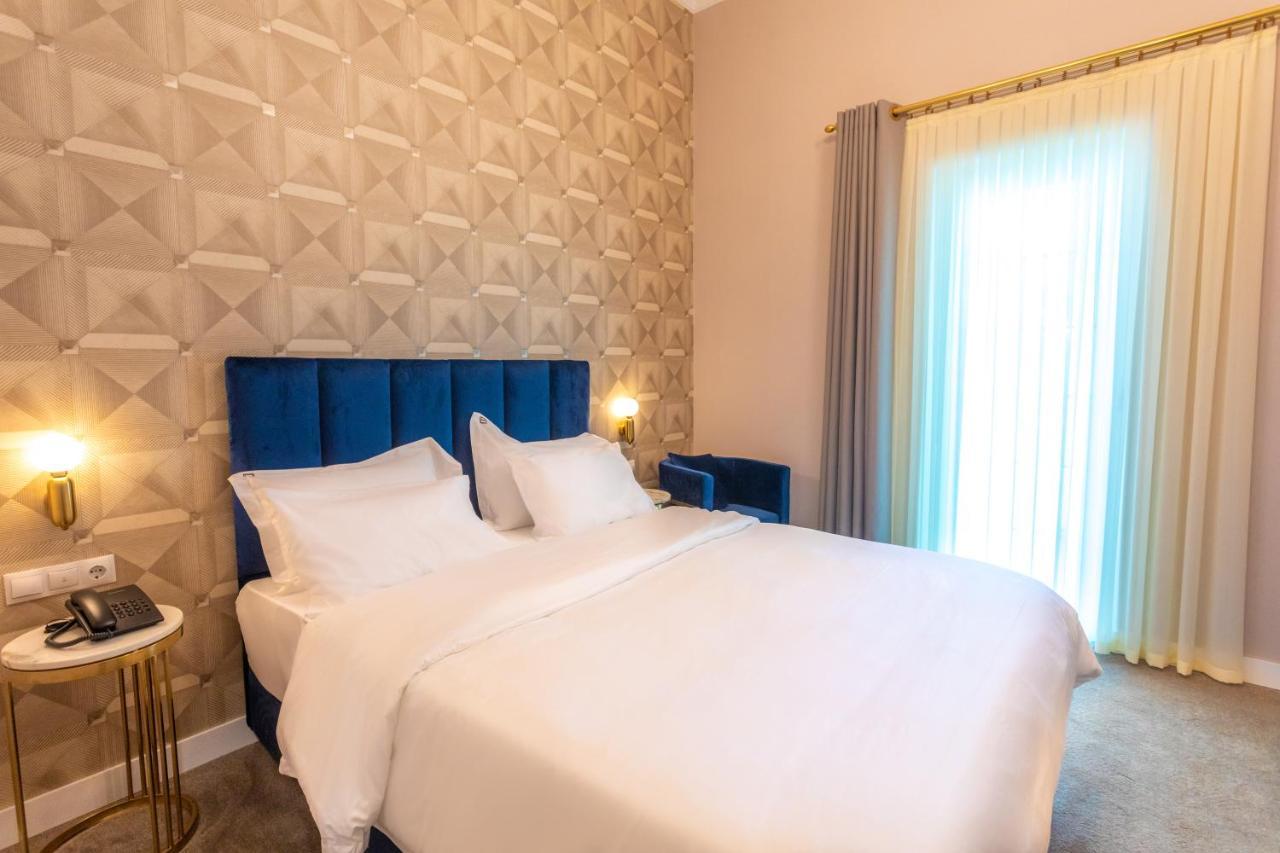 Newport Hotel Koetaisi Buitenkant foto